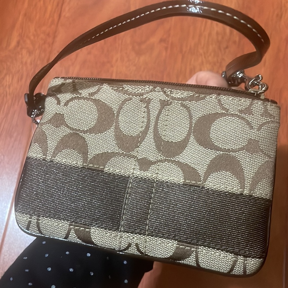 Coach wristlet - Picture 5 of 8